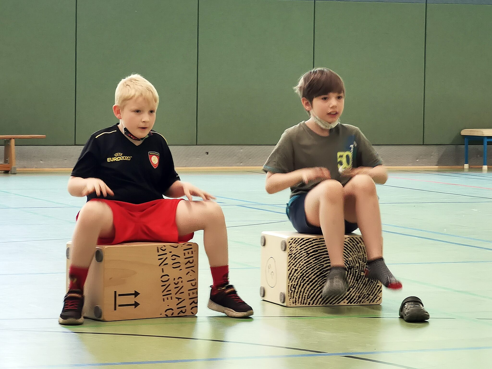 Rhythmus mit Cajon AhornSchule in BerlinFriedrichshagen