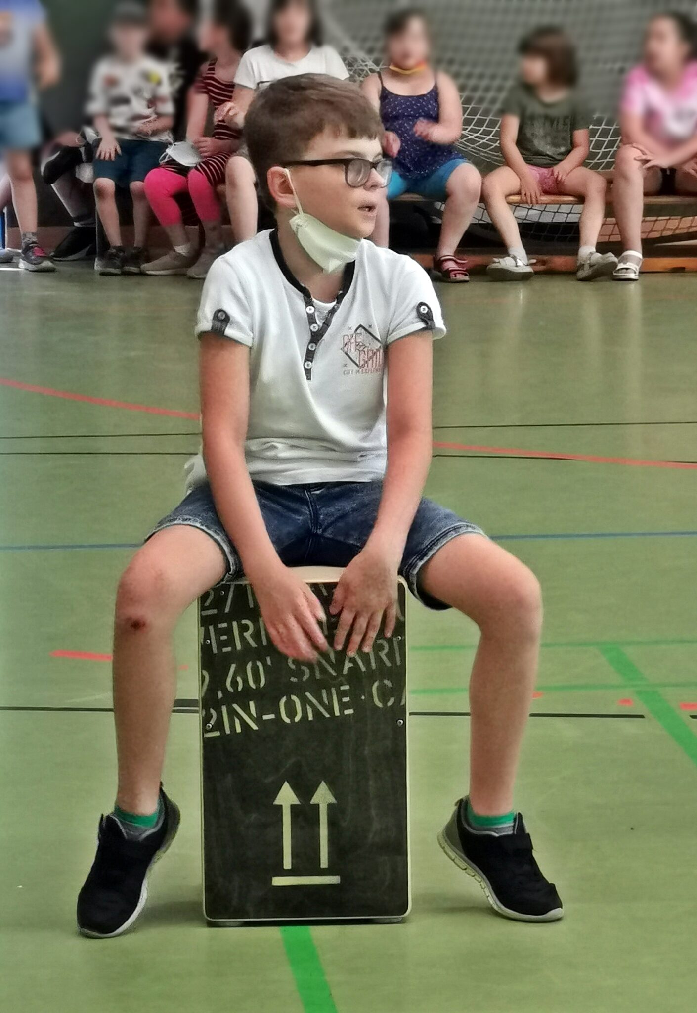 Rhythmus mit Cajon AhornSchule in BerlinFriedrichshagen